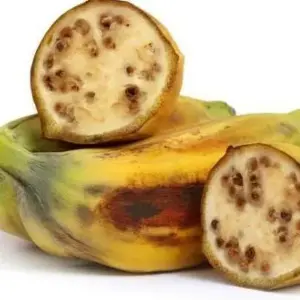 এঁটে কলা